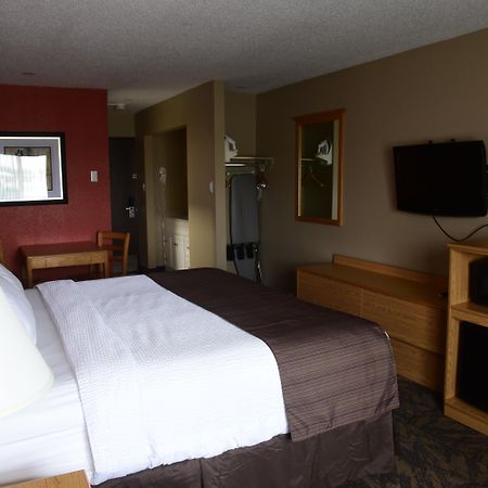 Coast Swift Current Hotel Exterior photo