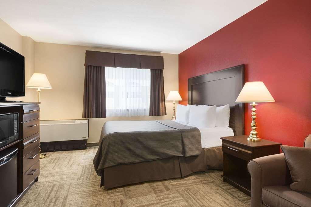 Coast Swift Current Hotel Exterior photo